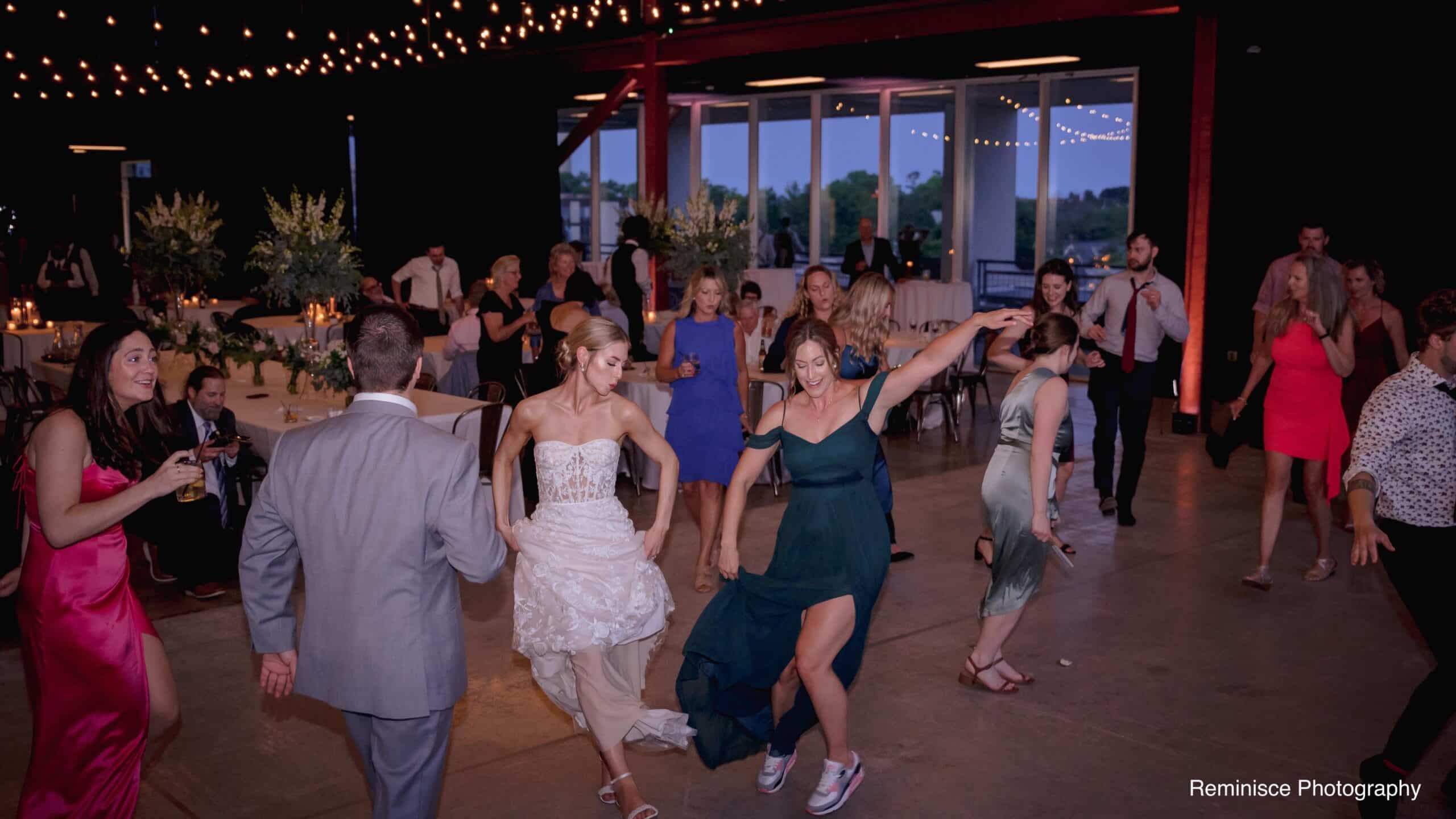 Large Wisconsin wedding venue with fun dance floor